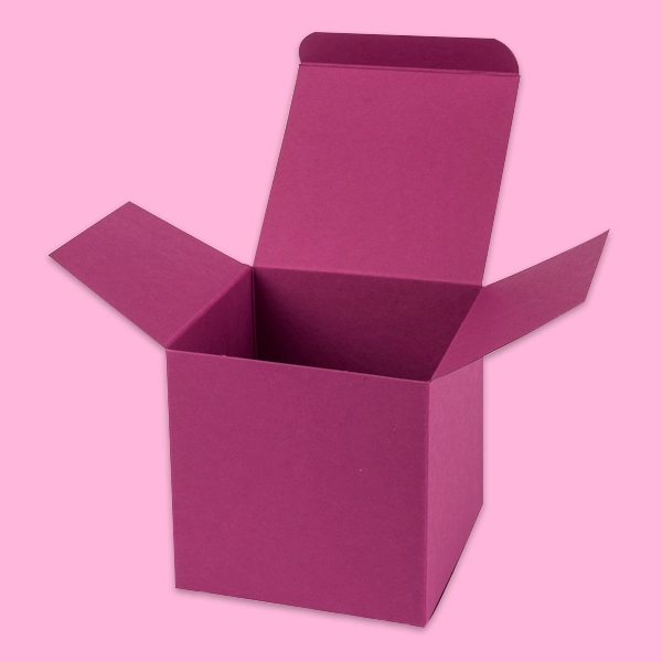 Square-shaped packaging containers